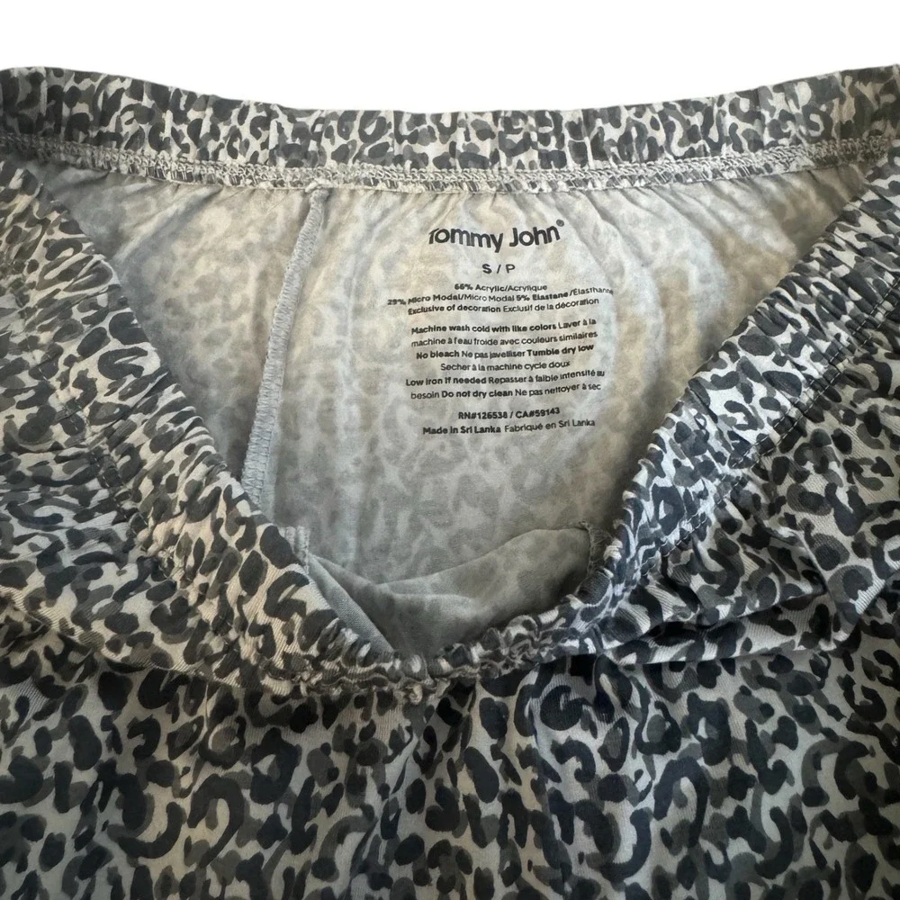 NWOT Tommy John Pajama Set Pant/Long Sleeve Gray Leopard Women's Size  Small